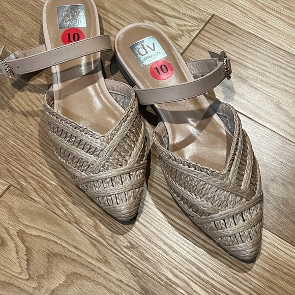 DV by Dolce Vita Women's Tan Woven Mules - Picture 1 of 3